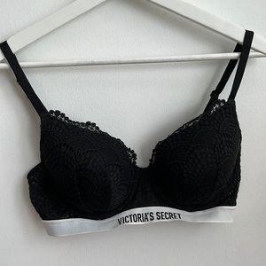 Victoria’s Secret T-Shirt lightly lined Demi bra